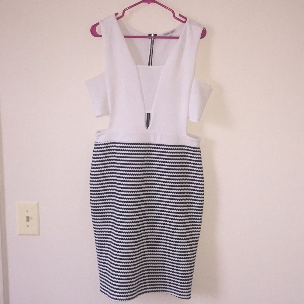 ⚪️🖤Charlotte Russe Sexy Cut-Out Mini Dress🖤⚪️